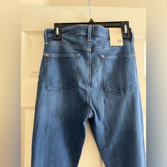 Alice + Olivia
Mid-Rise Skinny Leg Jeans w/ Tags - Picture 7 of 8